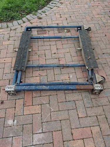 Mobile scissor lift tilting - mobile, /