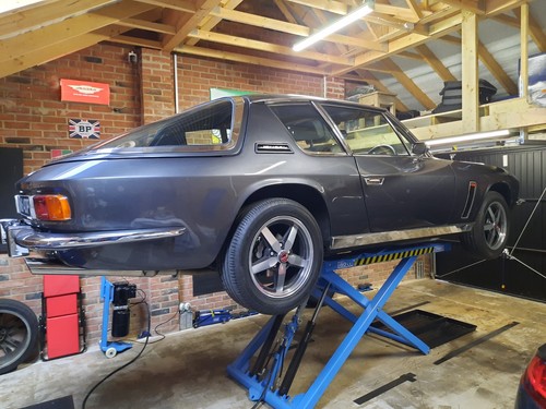 Car lift mid - mid, scissor