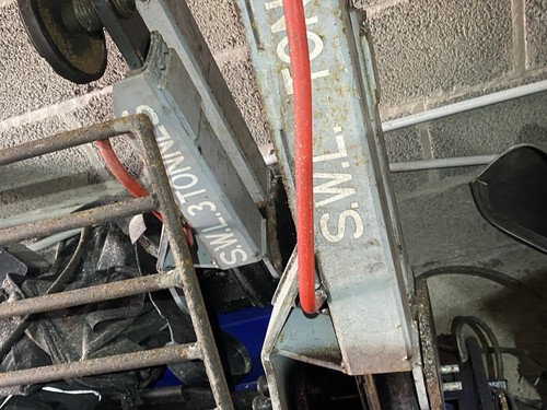Tonne post vehicle lift - vehicle,