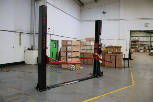 Post car lift ex demo - car,